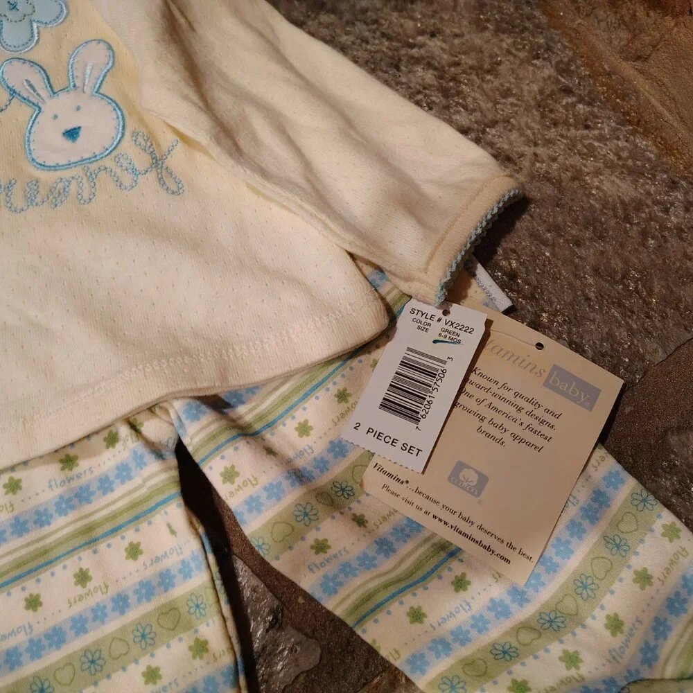 Vitamins Baby 2 Piece Bunny Outfit with Rattles in Feet Size 6 - 9 Month NWT